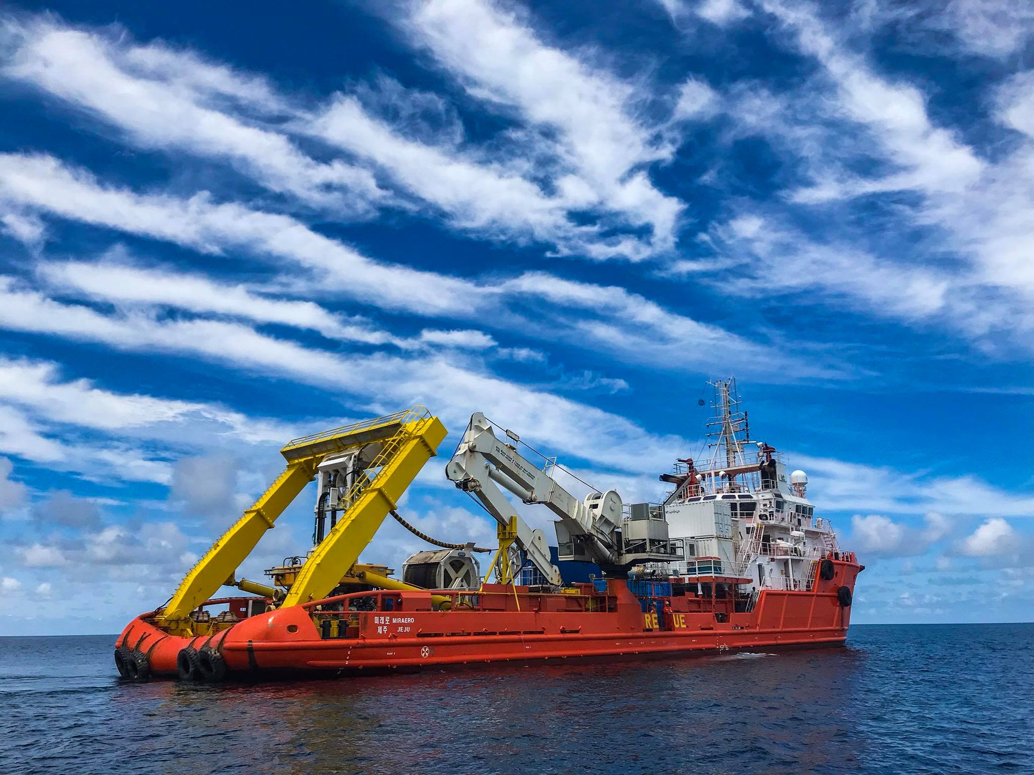 Cable Cleaning Vessel with Oil Leak