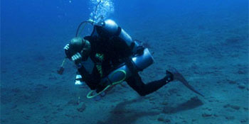 Take the PADI Self-Reliant Diver Specialty Course Take the PADI Self-Reliant Diver Specialty Course